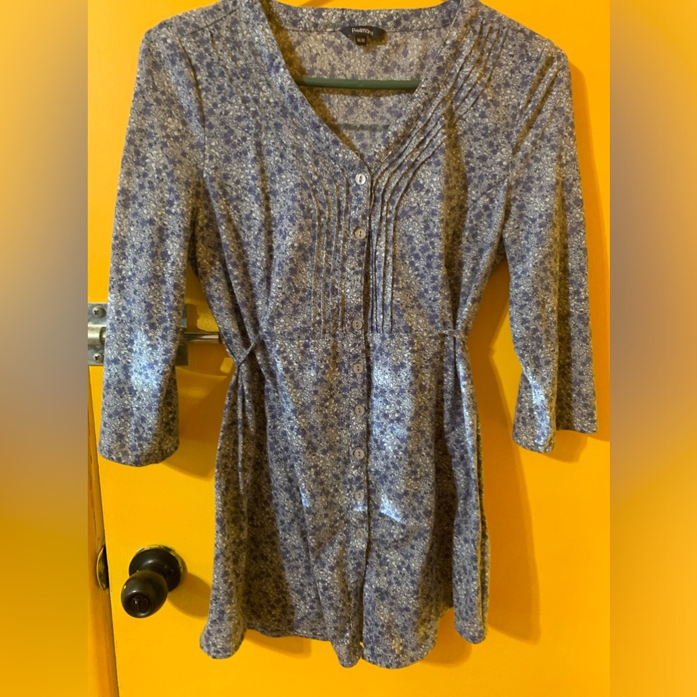 Long waist cinched cotton blouse. Blue patterned. With tie for the waist.
